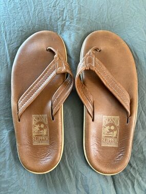 Island Slipper Hawaiian-Made Classic Leather Flip Flop. Size 10.